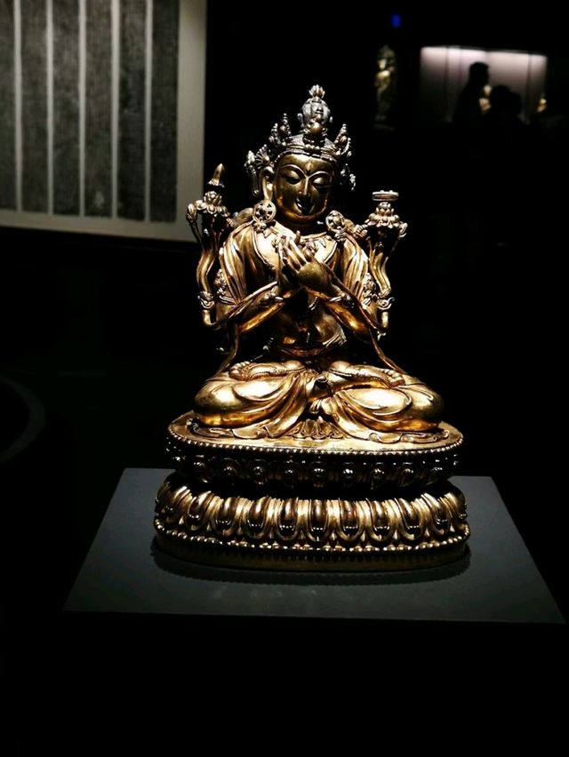 慈山寺禮佛禪修，遠離都市煩憂