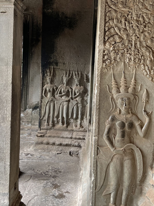 🇰🇭Cambodia's Stone Poetry: Where Gods Dance on Temple Walls! 🏛️