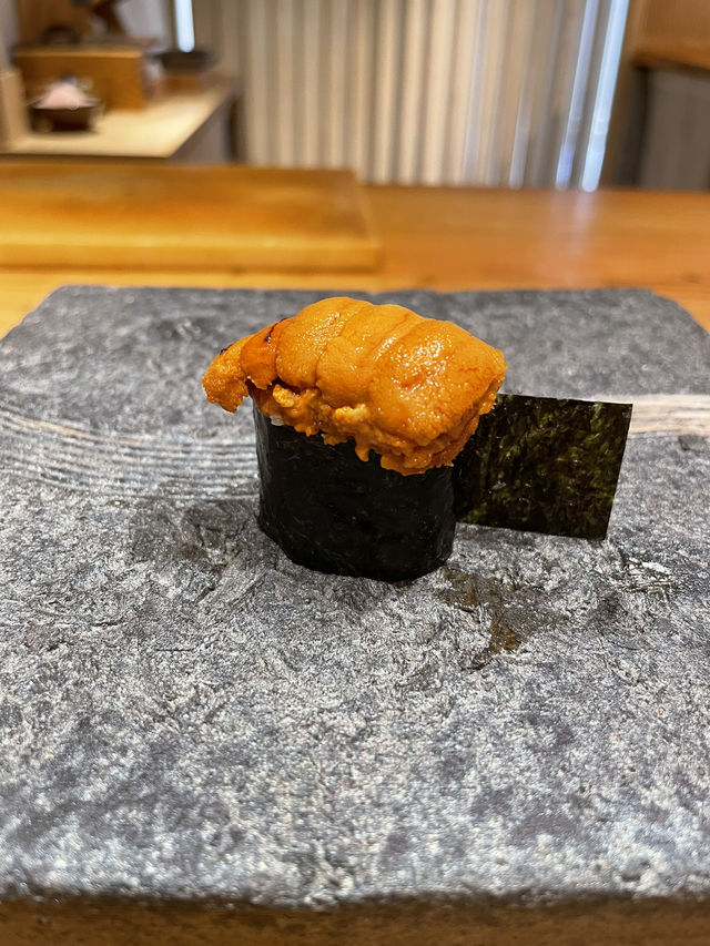 鮮味雙重奏：海膽與中拖羅
