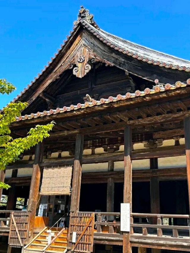 HOKOKUJINJA SENJOKAKU PAVILION.