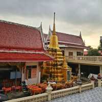 สักการะพระนาคปรกขนาดใหญ่ที่วัดแดงธรรรมชาติ