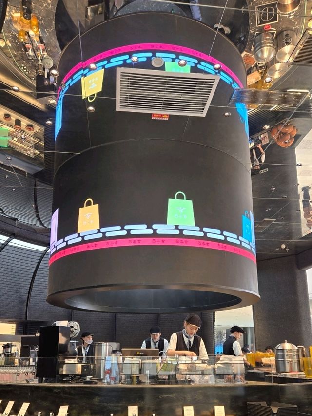 暗黑系裝潢甜品店新體驗