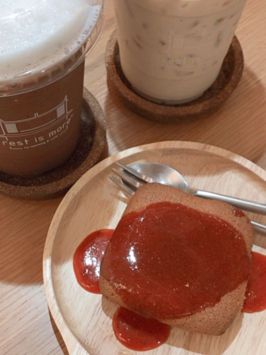 ✨☕️🍨 Rest is More — คาเฟ่มินิมอลใจกลางเมือง✨ ✨☕️🍨 Rest is More — คาเฟ่มินิมอลใจกลางเมือง✨