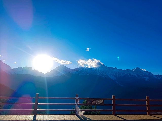 จุดชมวิวภูเขาหิมะเหมยลี่