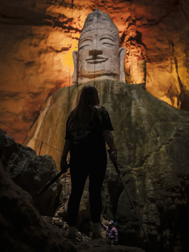 Hanging high in Chongqing at Tianyan Cave Hanging high in Chongqing at Tianyan Cave