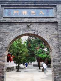 🙏 A Glimpse Into Local Buddhist Life — Huguo Pusa Temple (护国般若寺)