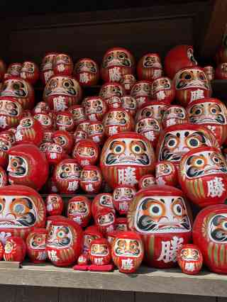 大阪】必勝祈願ならここ！ダルマだらけの勝尾寺 | Trip.com 箕面