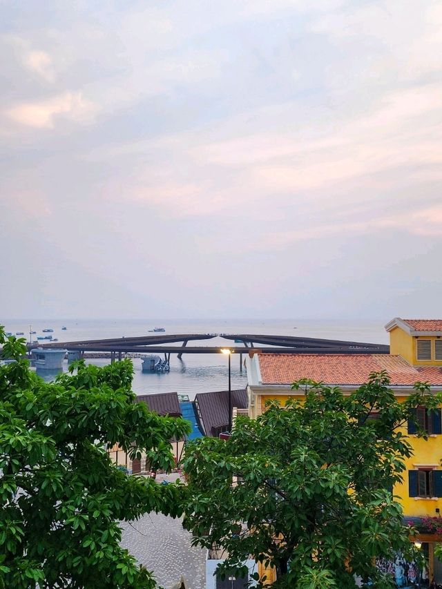 Is Kiss Bridge in Phu Quoc worth it? Better as part of a full Sunset Town evening