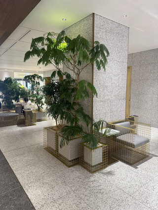 在天神地下街商圈相連嘅幾個百貨公司之中，我最鍾意行ONE FUKUOKA，呢間百貨有好多潮流品牌，仲有一啲文創書。