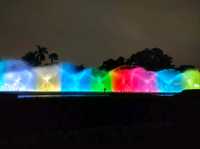  Beautiful park woven with water and light 