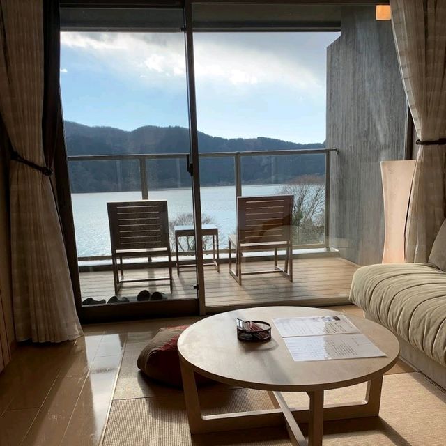 ♨️箱根蘆之湖花織旅館🌸邊泡腳邊欣賞湖景
