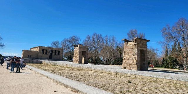 Temple of Debod is such a unique place in Madrid! 🇪🇸🏛️ The mix of ancient Egyptian history 🏺