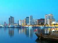 Manila Bay: Enjoy the stunning sunset and historical significance!