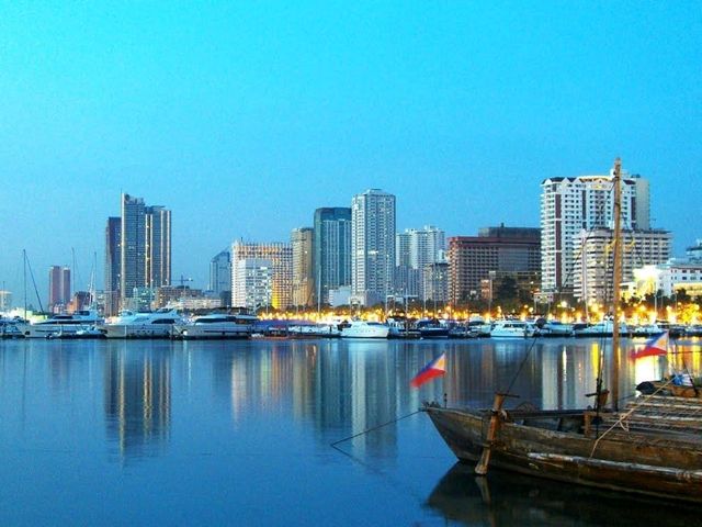 Manila Bay: Enjoy the stunning sunset and historical significance!