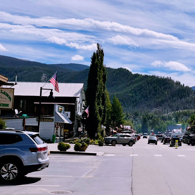 🏡 Where to Stay for Rocky Mountain National Park? Let’s Talk Towns + Tips! 🏞️
