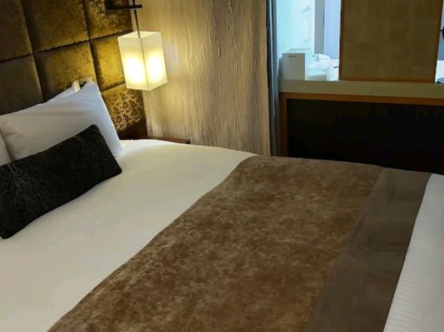 “Riverside Retreat & Onsen Oasis in Central Osaka”