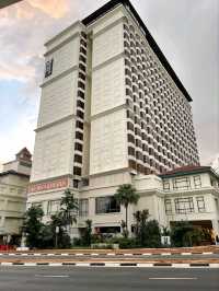 “Trendy Orchard‑Edge Haven with Spa & Club Lounge”