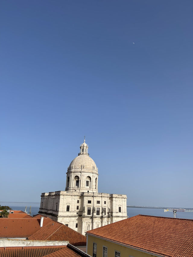 🌆 Lisbon: Hills, History & Vibrant Streets