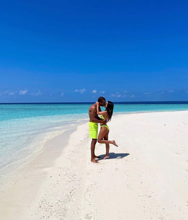MOST BEAUTIFUL ISLANDS IN
THE MALDIVES 🏝Have you ever been to the Maldives?😍