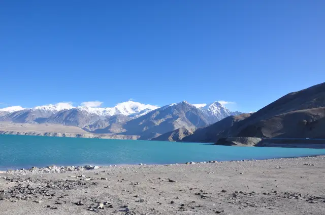 白沙湖，白沙山，這不妥妥的壁紙嗎！