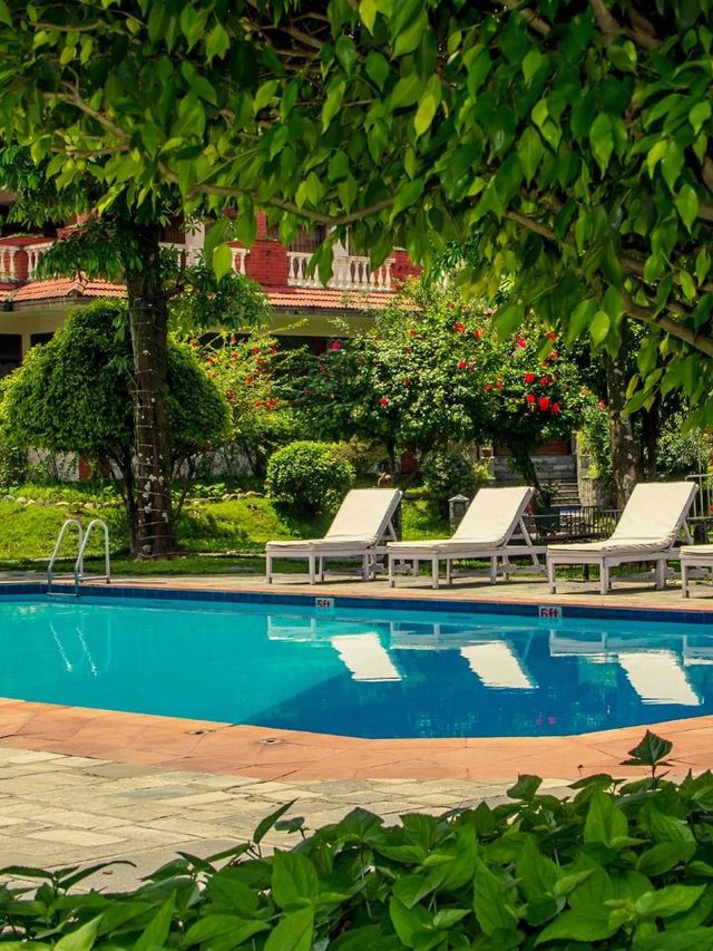 🌟 Lakeside Luxuries at Pokhara Grande! 🏨✨