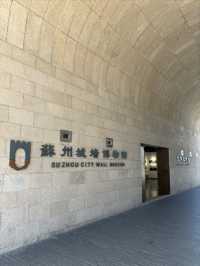 蘇州城牆博物館位於蘇州相門段城牆南段城牆內