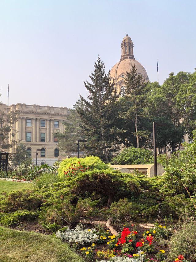 艾伯塔省議會大廈：埃德蒙頓的標誌性建築，必打卡！