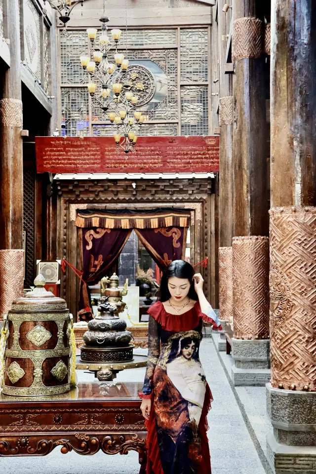 Stay in a Tibetan-style hotel and experience the rich cultural atmosphere.