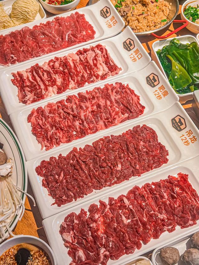 新店中央大街也能吃到潮汕牛肉火鍋啦！！。