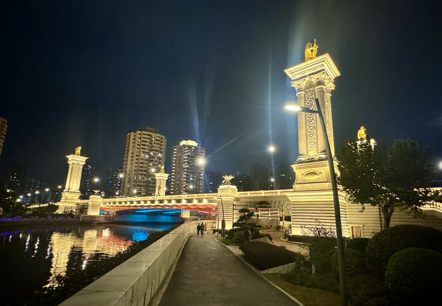 上海蘇州河美麗的夜景。