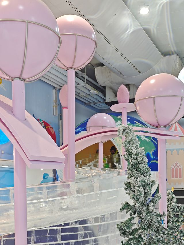 在商場裏就能玩雪的室內雪樂園！