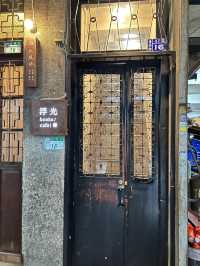 藏在二樓的老宅書店咖啡廳☕台北人的精神角落