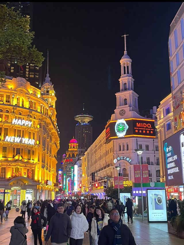 Smelly Snacks, Sweet Bites & Russian Vibes on Nanjing Road! ✨🛍️🍜🍦