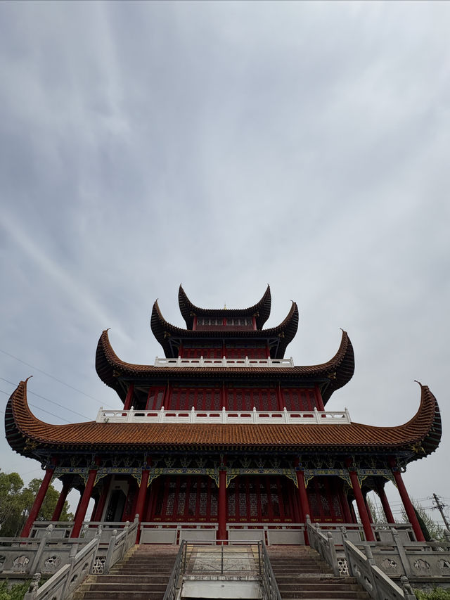 在洪湖知名的東林古寺打卡。