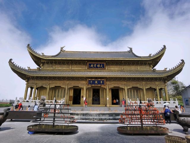 峨眉山｜雲海之上的靈性淨土
