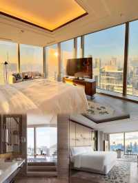 表哥帶我哋一齊去旅行，入住呢間寶藏酒店，真係超值！