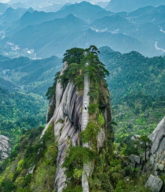 南嶽一柱擎天—國家AAAAA級天柱山
