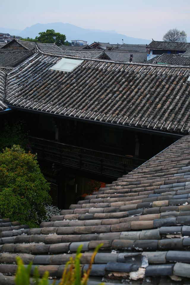 麗江古城｜住進心宿·安雲古院， 影屋頂咖啡