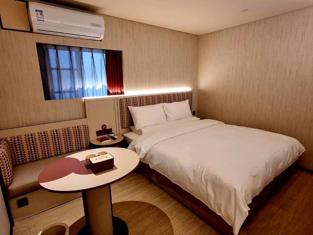 Top Pick in Chengdu: Trendy Comfort, Great Location & Friendly Faces