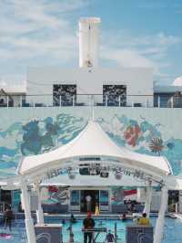💰Singapore hotels are crazy expensive… good thing I sleep on a ship!