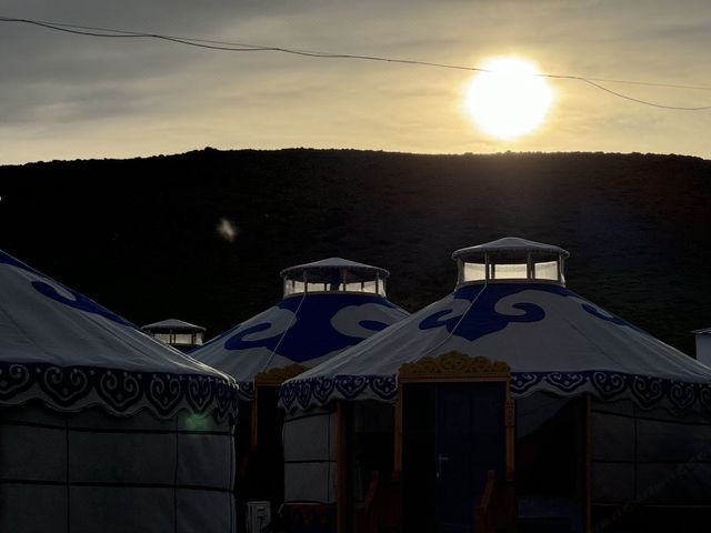 暑期限定！入住烏蘭哈達火山腳下的童話屋