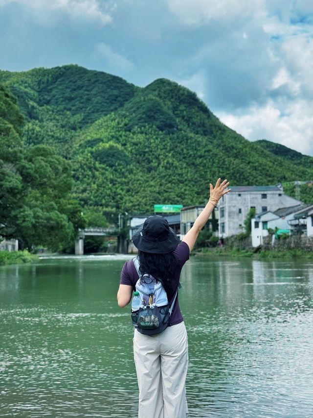 踏入鹿亭中村，恍如走進一幅徐徐展開嘅山水長卷。