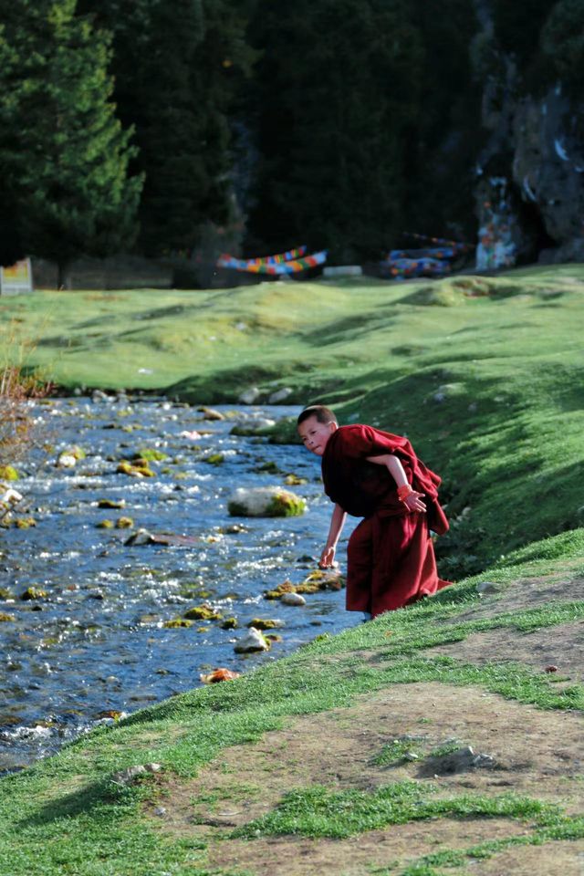 在郎木寺門前靜靜等天黑