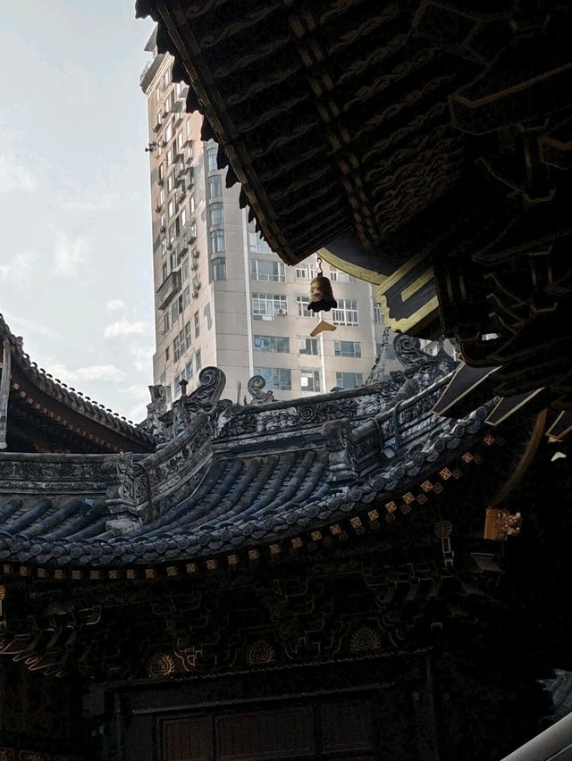 Layered Elegance: The Upturned Eaves of Luohan Temple