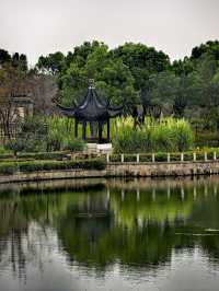 香山垂釣處，一亭寄幽思