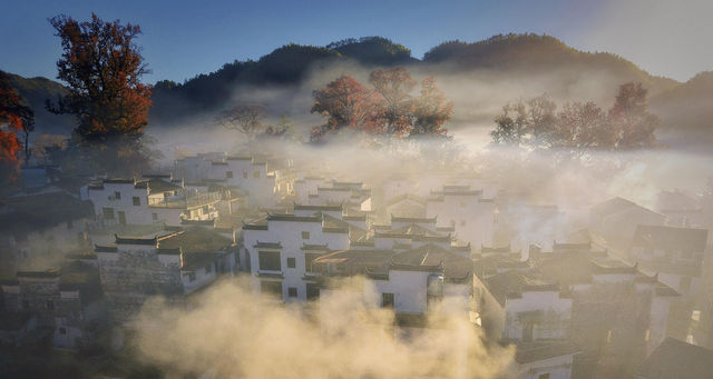婺源石城秋日行攝全攻略｜沉浸於紅葉晨霧的水墨畫境