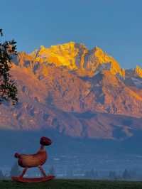 玉龍金山晨光絕美