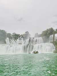 邊境線上會唱歌的瀑布