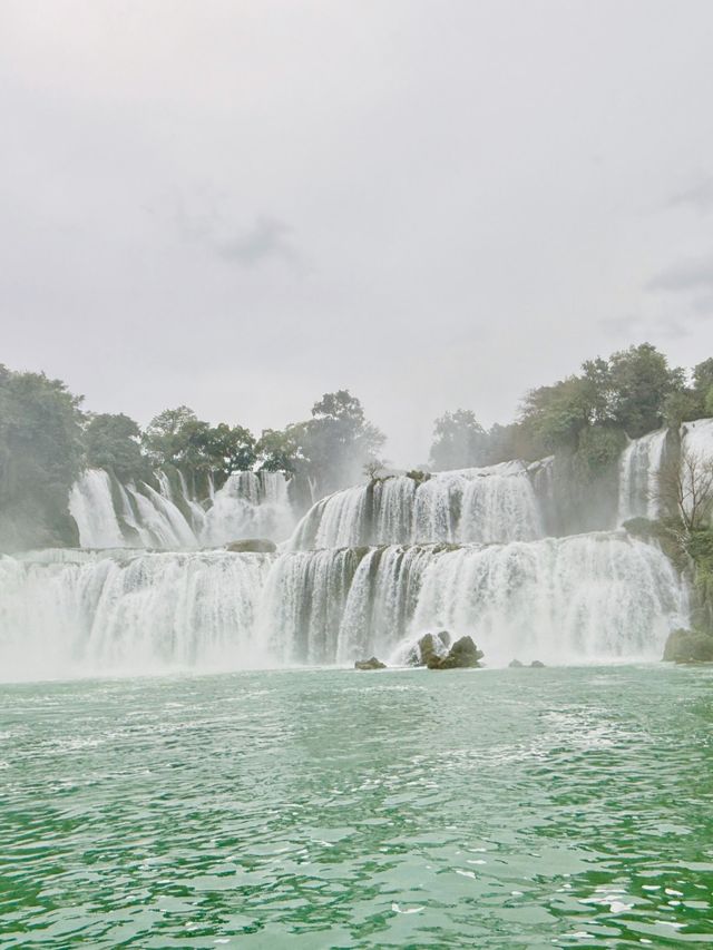 邊境線上會唱歌的瀑布 邊境線上會唱歌的瀑布