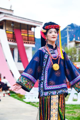 Pear Blossom Rain Through Ancient Villages, Danba Cycling Tour